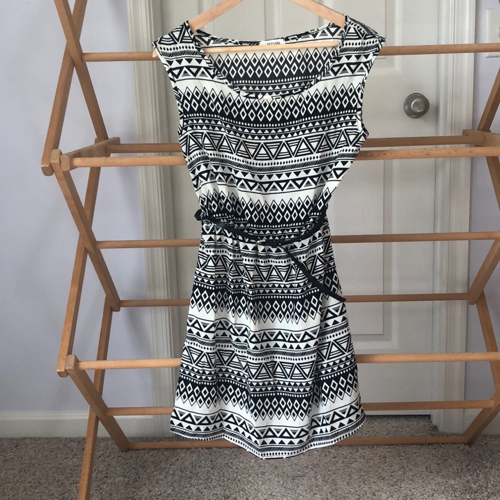 BRAND NEW Tribal print shift dress with belt